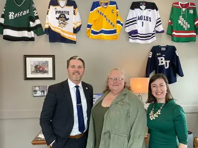 Alison Wolbeck poses with 2 others 